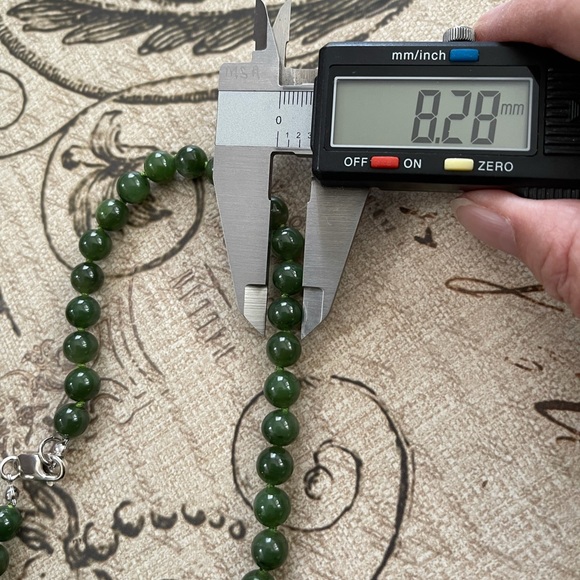High quality spinach green nephrite jade bead sterling silver necklace - Picture 4 of 10